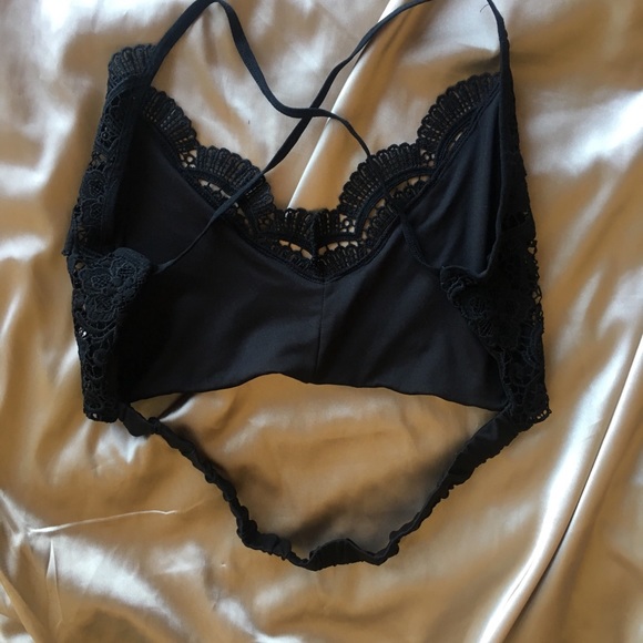 Crisscross strap Lace Bralette - Picture 4 of 5